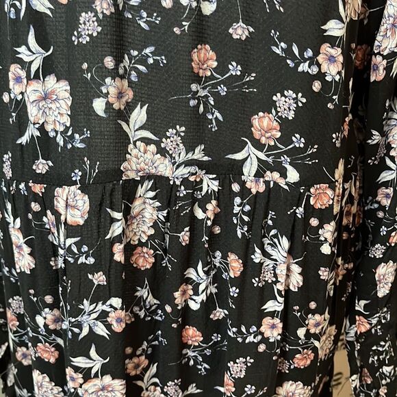 TORRID black baby doll style top w/ lace embellished sleeves, shoulders, & back. - Picture 9 of 14